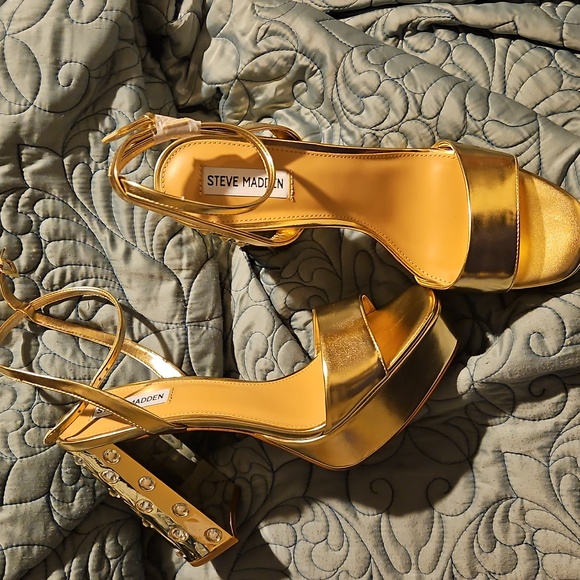 Beautiful Strappy Heel - Picture 2 of 4